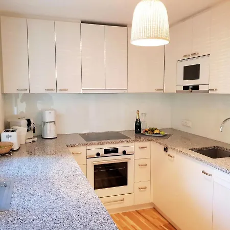 Modern In With Garden Daire *