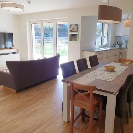 Daire Modern In With Garden