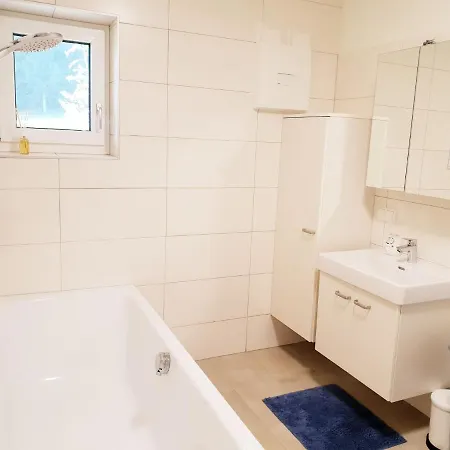 Modern In With Garden Daire *